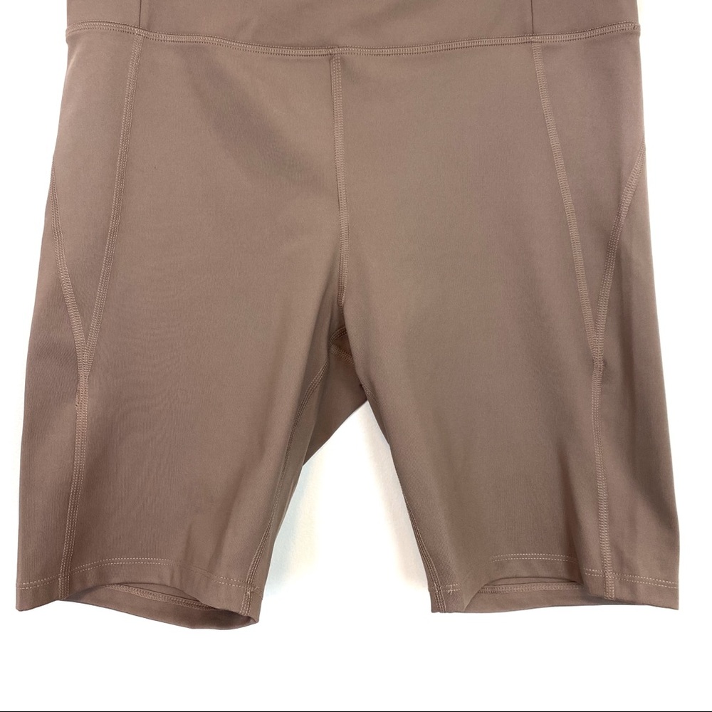 Girlfriend Collective | High Rise Biker Shorts in Limestone Size XL - Picture 4 of 12